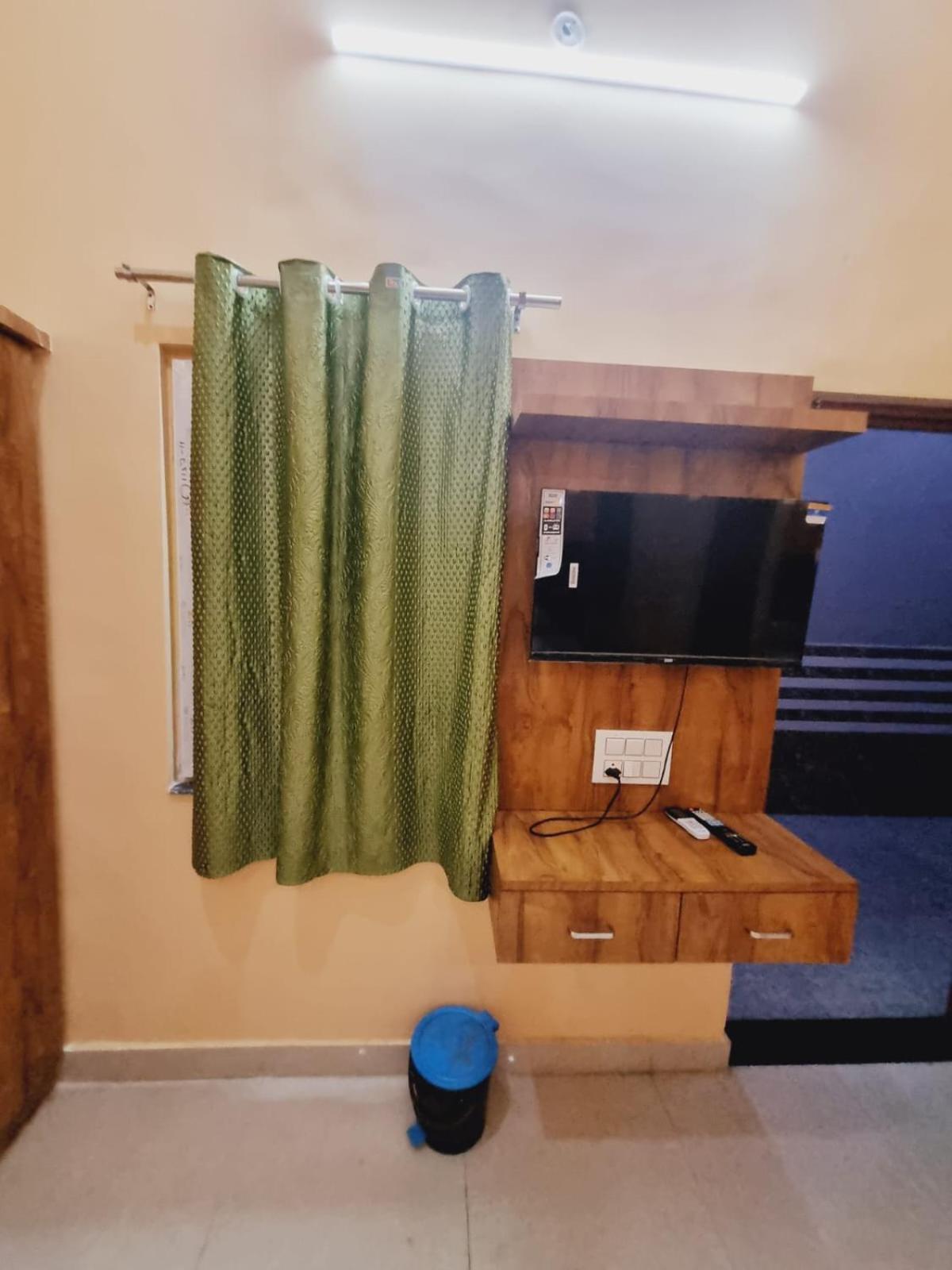 My Urban V1 Guest house Vrindavan
